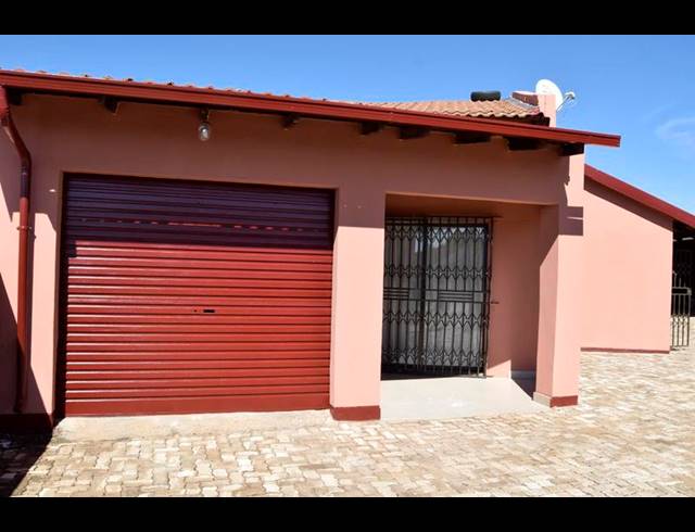 3 BEDROOM HOUSE FOR SALE IN DOBSONVILLE EXT 3